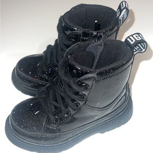 Toddler UGG Boots!! Like new!!! 8 toddler